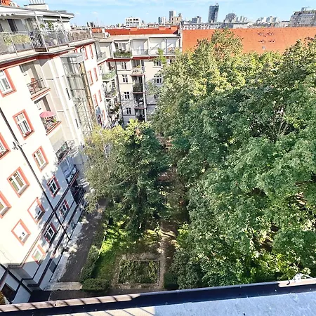 شقة Maisonette With Terrace