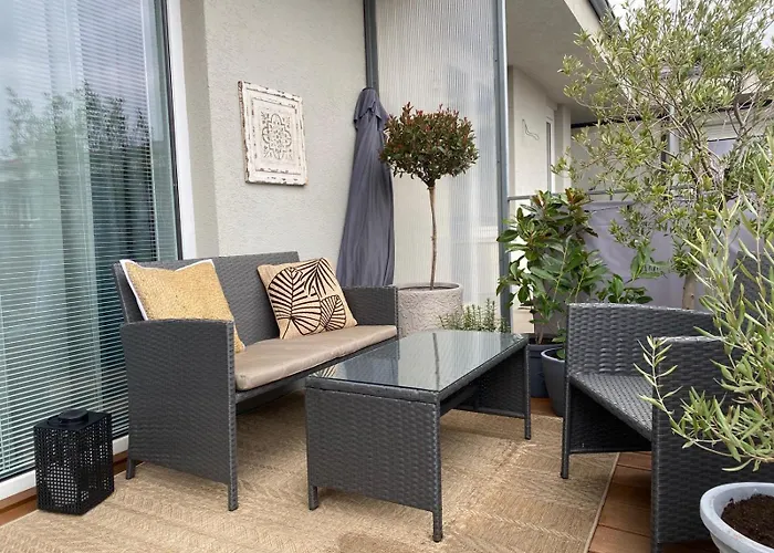 Maisonette With Terrace アパート *