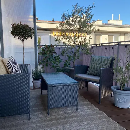 Maisonette With Terrace شقة *