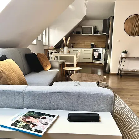 شقة Maisonette With Terrace *